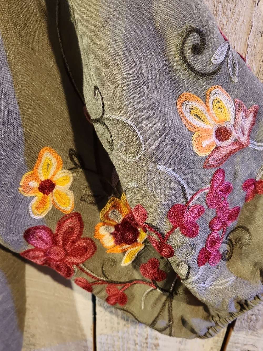 NYCC 3X  Sage Green Top With Beautiful Embrodery On Sleeves  Boho Cottagecore - Picture 2 of 4
